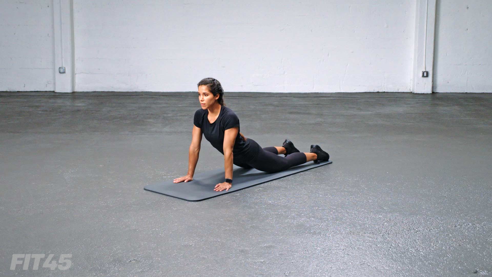پشت بازو کبرا